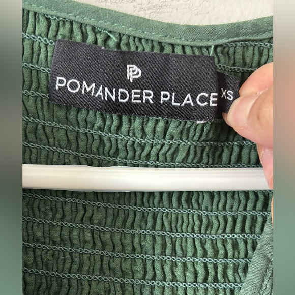 Pomander Place Tuckernuck Ceci Smocked Tiered Long Seeve Dress Jaguar Green - Picture 3 of 4